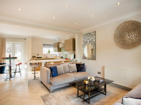 Pass the Keys Super modern 4 guest home in City Centre with parking